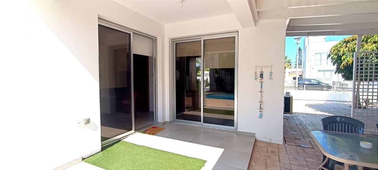 פרבוליה Colonial Villa 32 מראה חיצוני תמונה