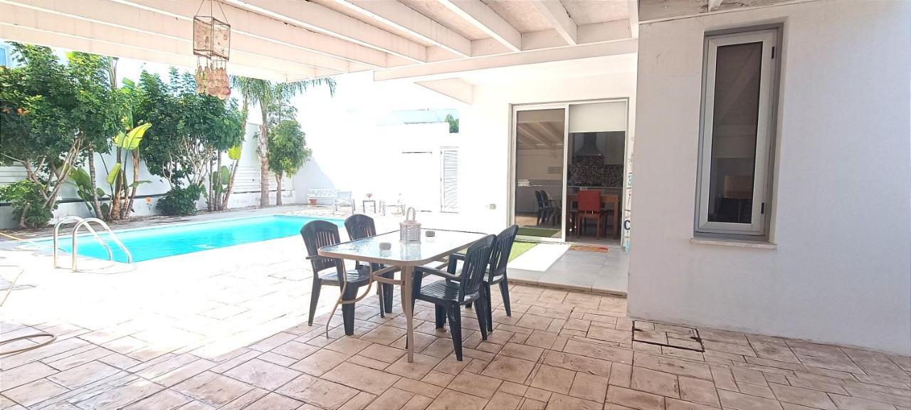 פרבוליה Colonial Villa 32 מראה חיצוני תמונה