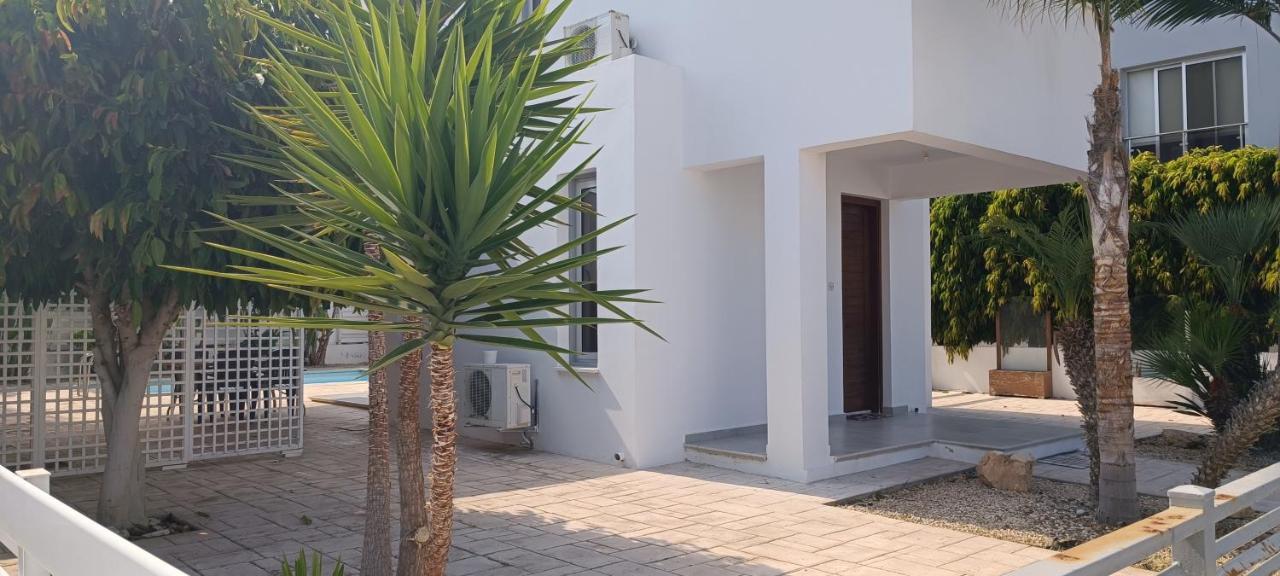 פרבוליה Colonial Villa 32 מראה חיצוני תמונה
