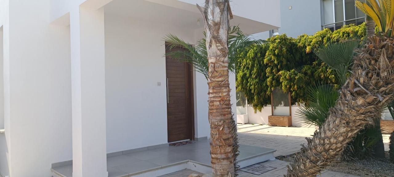 פרבוליה Colonial Villa 32 מראה חיצוני תמונה