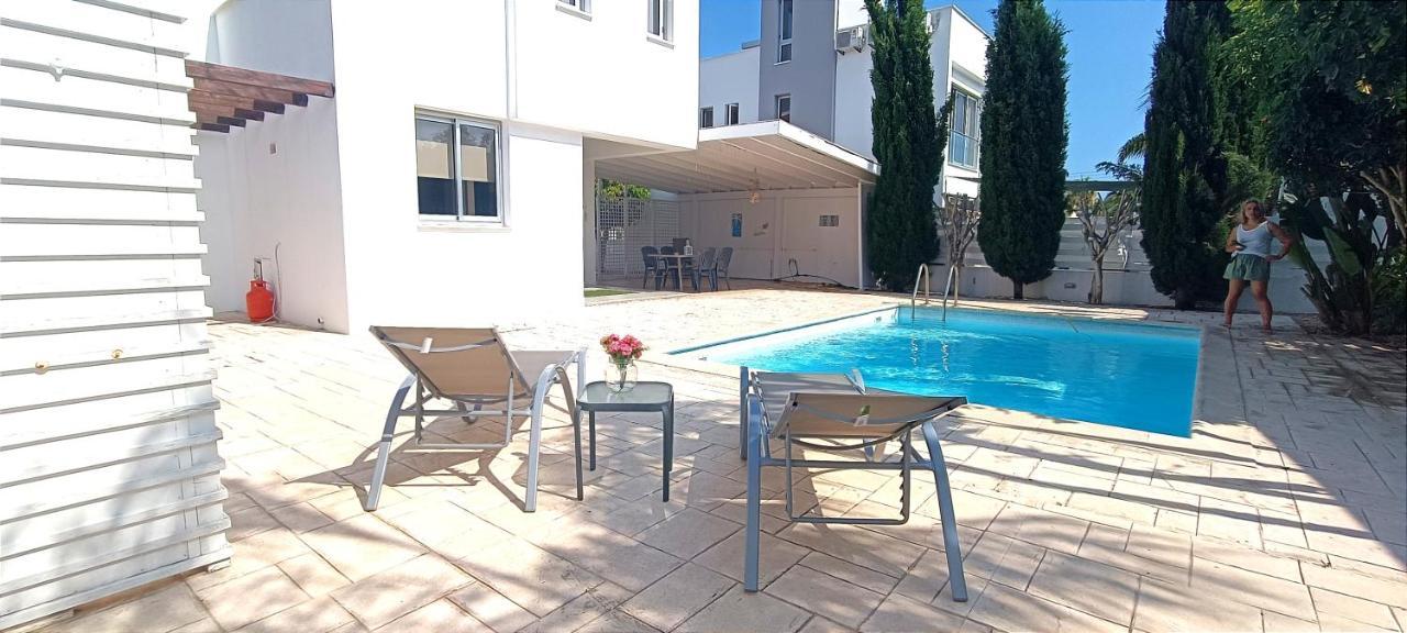 פרבוליה Colonial Villa 32 מראה חיצוני תמונה