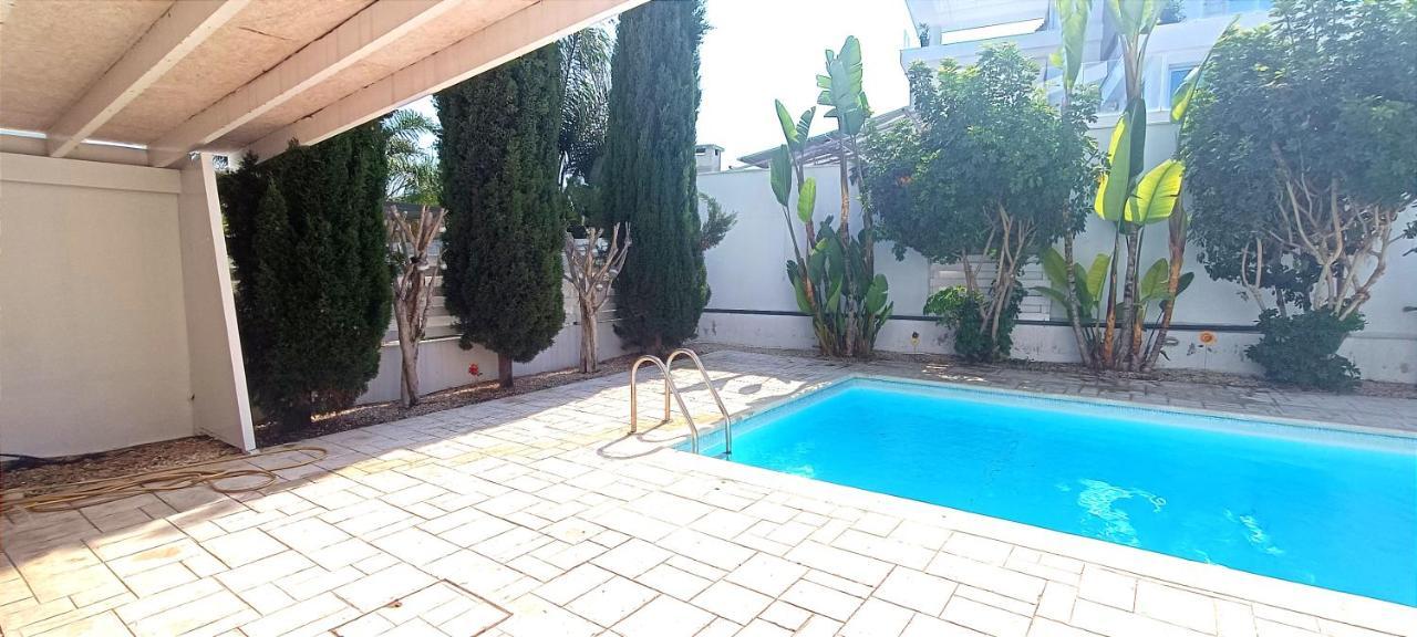 פרבוליה Colonial Villa 32 מראה חיצוני תמונה
