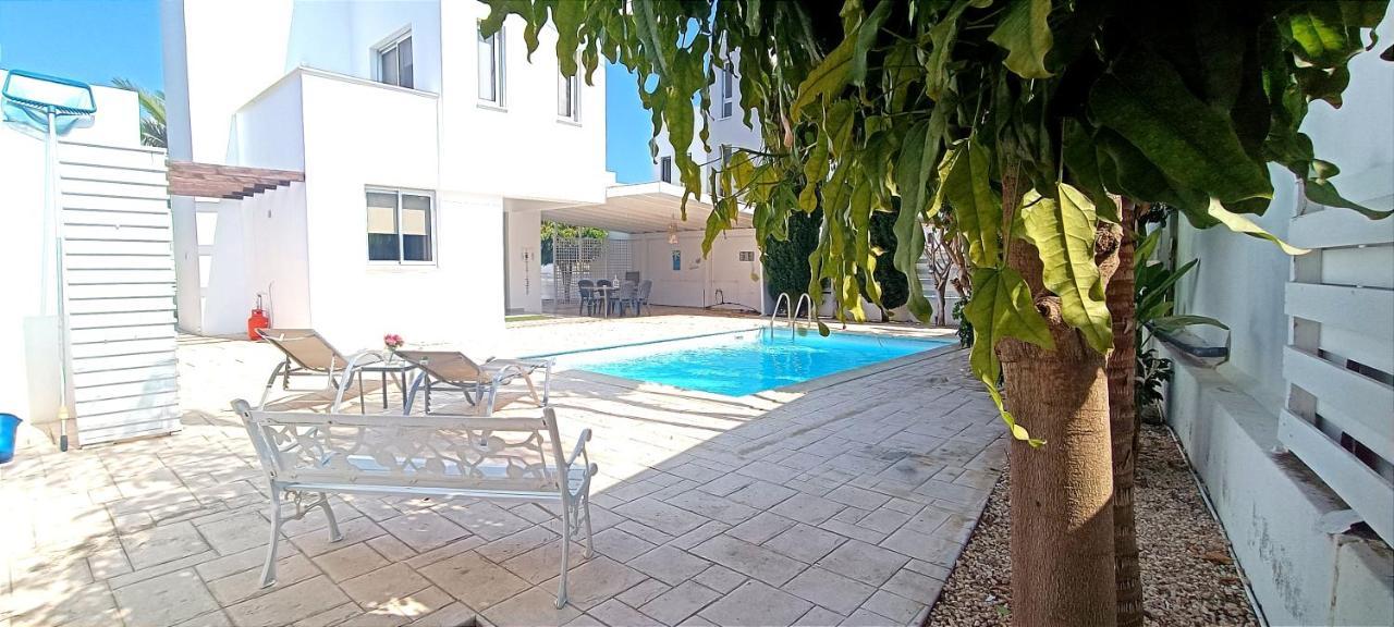 פרבוליה Colonial Villa 32 מראה חיצוני תמונה