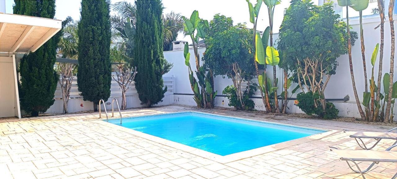 פרבוליה Colonial Villa 32 מראה חיצוני תמונה